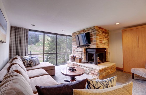 Copper Mountain Village Condo | 74 m² Condo ∙ 1 bedroom ∙ 4 guests