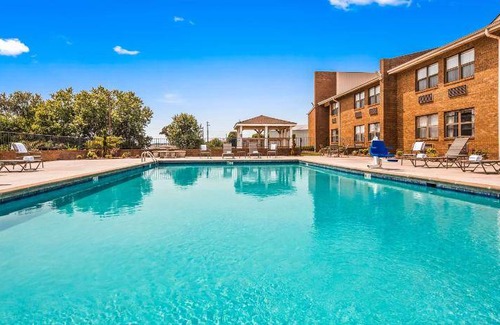 Campbellsville Hotel | 74 m² Hotel ∙ 8 guests