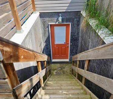 North Central Edmonton House | 74 m² House ∙ 1 bedroom ∙ 3 guests