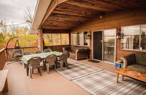 Parkland County House | 74 m² House ∙ 2 bedrooms ∙ 7 guests