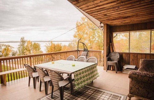 Parkland County House | 74 m² House ∙ 2 bedrooms ∙ 7 guests