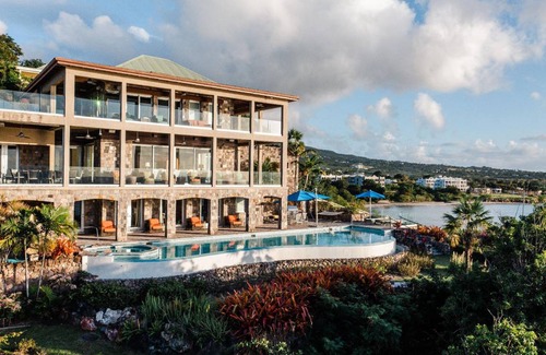 Cliffdwellers House | 743 m² House ∙ 5 bedrooms ∙ 10 guests