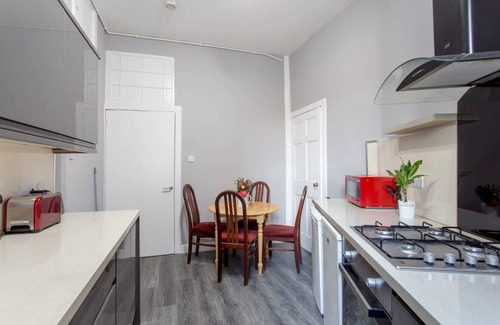 Tollcross Apartment | 75 m² Apartment ∙ 2 bedrooms ∙ 8 guests