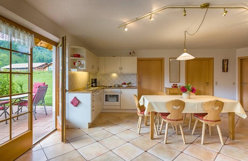 Schwarzenbach Apartment | 75 m² Apartment ∙ 2 bedrooms ∙ 4 guests