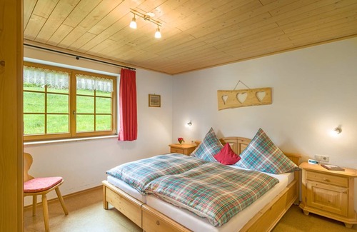 Schwarzenbach Apartment | 75 m² Apartment ∙ 2 bedrooms ∙ 4 guests