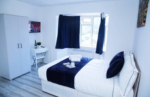 South Harrow Apartment | 75 m² Apartment ∙ 1 bedroom ∙ 2 guests