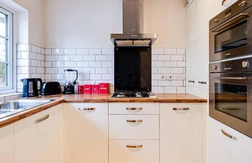Wigan Apartment | 75 m² Apartment ∙ 2 bedrooms ∙ 4 guests