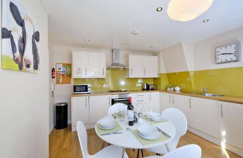 Aberdeen West End Apartment | 75 m² Apartment ∙ 2 bedrooms ∙ 5 guests