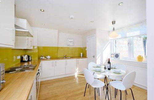 Aberdeen West End Apartment | 75 m² Apartment ∙ 2 bedrooms ∙ 5 guests