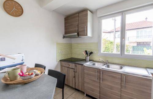 Palaiseau Apartment | 75 m² Apartment ∙ 4 bedrooms ∙ 7 guests