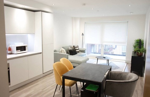 Royal Docks Apartment | 75 m² Apartment ∙ 2 bedrooms ∙ 4 guests