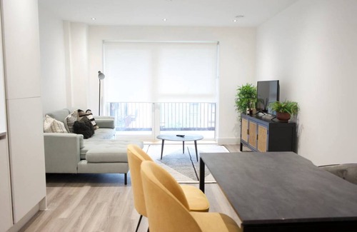 Royal Docks Apartment | 75 m² Apartment ∙ 2 bedrooms ∙ 4 guests