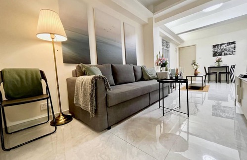 Yau Tsim Mong Apartment | 75 m² Apartment ∙ 3 bedrooms ∙ 8 guests