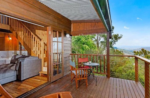 Mount Tamborine Ski Chalet | 75 m² Chalet ∙ 2 guests