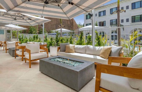 Calabasas Hotel | 75 m² Hotel ∙ 127 guests