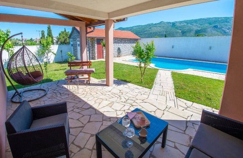 Blagaj House | 75 m² House ∙ 2 bedrooms ∙ 6 guests