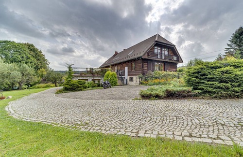 Borowna House | 750 m² House ∙ 6 bedrooms ∙ 12 guests