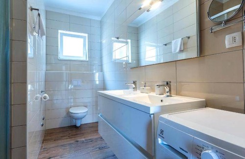 Mravince House | 750 m² House ∙ 9 bedrooms ∙ 24 guests