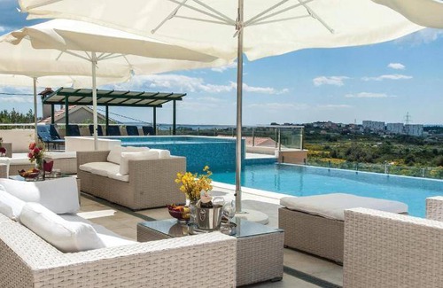 Mravince House | 750 m² House ∙ 9 bedrooms ∙ 24 guests