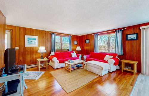 Monument Beach House | 76 m² House ∙ 2 bedrooms ∙ 4 guests