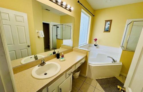 Seasons House | 765 Beautiful Vacation Home With Private Pool, And Much More!