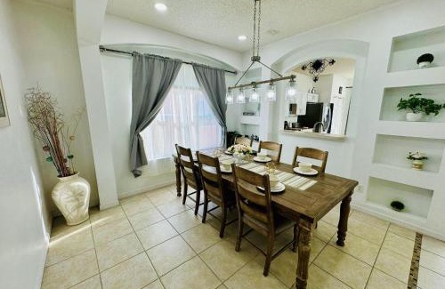 Seasons House | 765 Beautiful Vacation Home With Private Pool, And Much More!