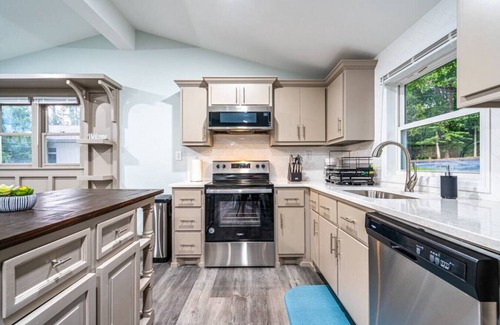 Huntsville House | 7707 Bailey Cove Rd MTR · Bailey Cove Bungalow/Fiber Wi-Fi/4 Beds