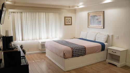 Sherman Oaks Hotel | 777 Motor Inn