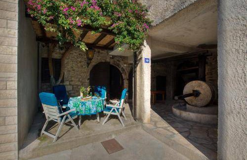 Bratus House | 78 m² House ∙ 2 bedrooms ∙ 7 guests