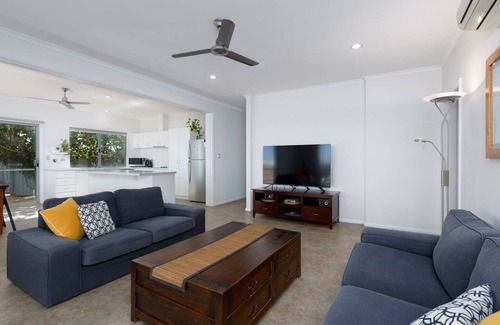 Exmouth House | 78 Madaffari Drive - Private pool