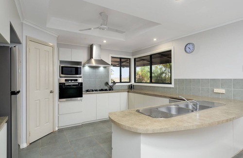 Exmouth House | 79 Nimitz Street - Pool and Pet Friendly