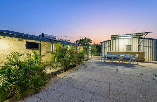 Exmouth House | 79 Nimitz Street - Pool and Pet Friendly