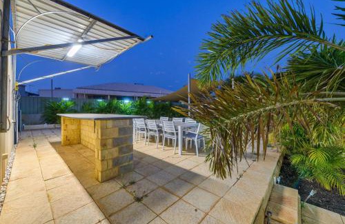 Exmouth House | 79 Nimitz Street - Pool and Pet Friendly