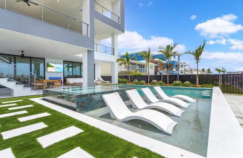 Fort Myers Beach House | 793 Shoreline Estate- 6BD 6BR, Luxurious Pool Home on The Water! home