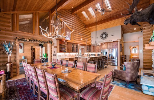 Alma House | 7bd Spacious Cabin Close to Breck; Views & Nature!