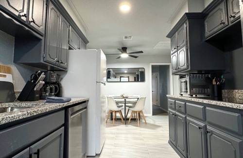 Midwest City House | 7BR Comfort Haven For 16 I Next to Tinker I EC