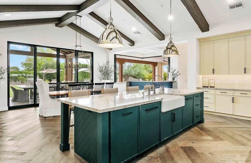Sunburst Farms East House | 7BR Estate | Pool|HotTub|VideoGame|PingPong