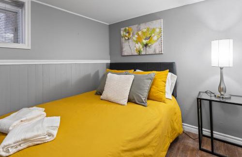 Windsor Villa | 7BR house 19 ppl DT Windsor WD Free Parking