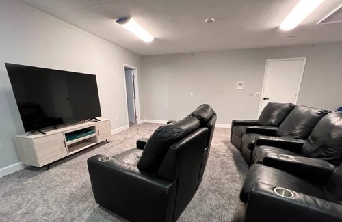 Pompano Isles Villa | 7BR w/ Heated Pool Jacuzzi, Gameroom, Theatre Dog Friendly