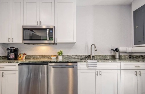 Safety Harbor Cottage | 7C Newly Renovated 1 Bedroom with Kitchenette