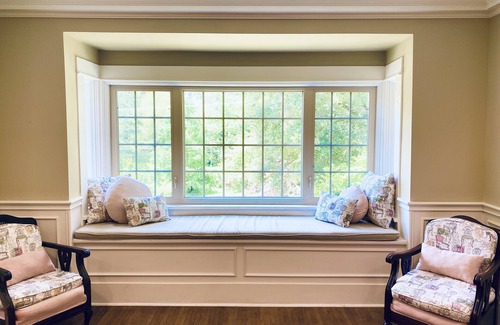 Laurel House | 7th Ave Manor, Remodeled 1930’s Manor just minutes from Historic Downtown Laurel