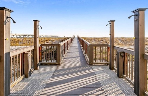 Navarre Beach Condo | 7th Floor 360 Views!! On The Gulf. Free Beach Service