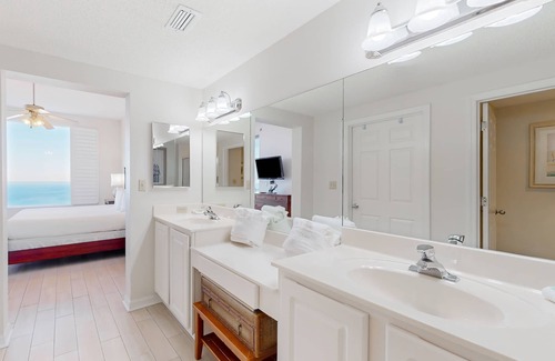 Ono Island Condo | 7th Floor Airy Condo, On-Site Pool & Hot Tub, On The Beach