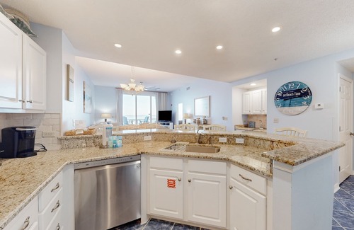 Ono Island Condo | 7th Floor Airy Condo, On-Site Pool & Hot Tub, On The Beach