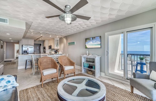 Sunnyside Condo | 7th Floor Beachfront Retreat w/Gulf Views + Community Pools & Amenities Access