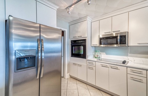 Sunnyside Condo | 7th Floor Beachfront Retreat w/Gulf Views + Community Pools & Amenities Access