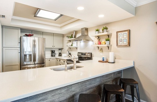 Pensacola Beach Condo | 7th-floor, Gulf-front condo on Pensacola Beach with on-site pool & full kitchen