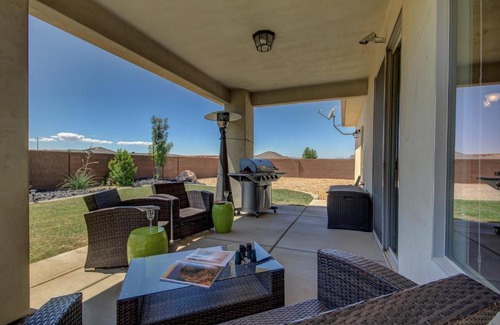 Hurricane House | 7th Heaven by KABINO Sand Hollow 5 mins Zion 35 mins Garage Extra Trailer Parking Satellite Games WiFi Bunk Beds Air Conditioning