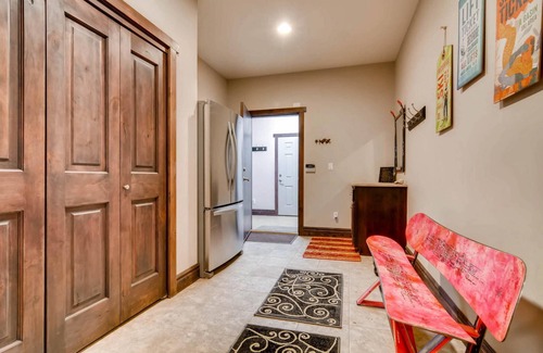 Fairplay House | 7th Night FREE! On Hiking Trails|Big BBQ Deck|Fenced Yard/Dog Run|Hot Tub|Game Room|Wildlife|Garage
