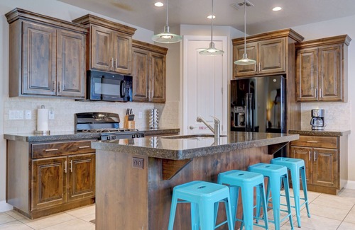 Washington House | 7th night free St George, near Zion 2 king beds, 2 pools/hot tubs, pond